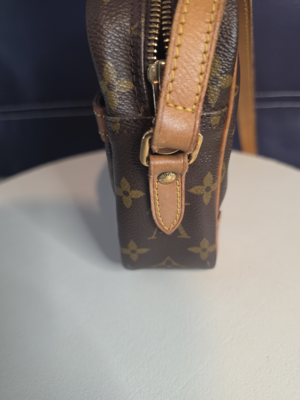 Pre-Loved Louis Vuitton Brown Monogram Canvas Messenger Crossbody - Picture 4 of 16
